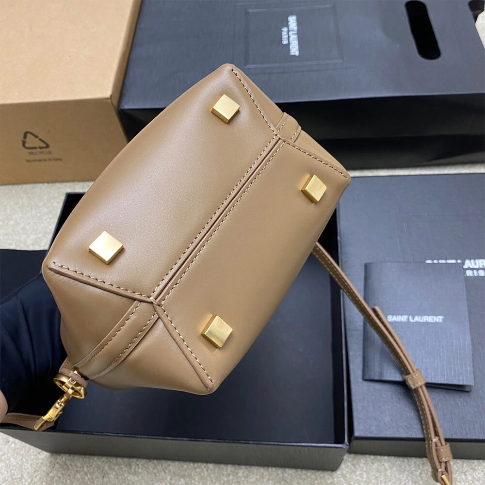 Trendy YSL LE 37 mini in shiny leather 2680