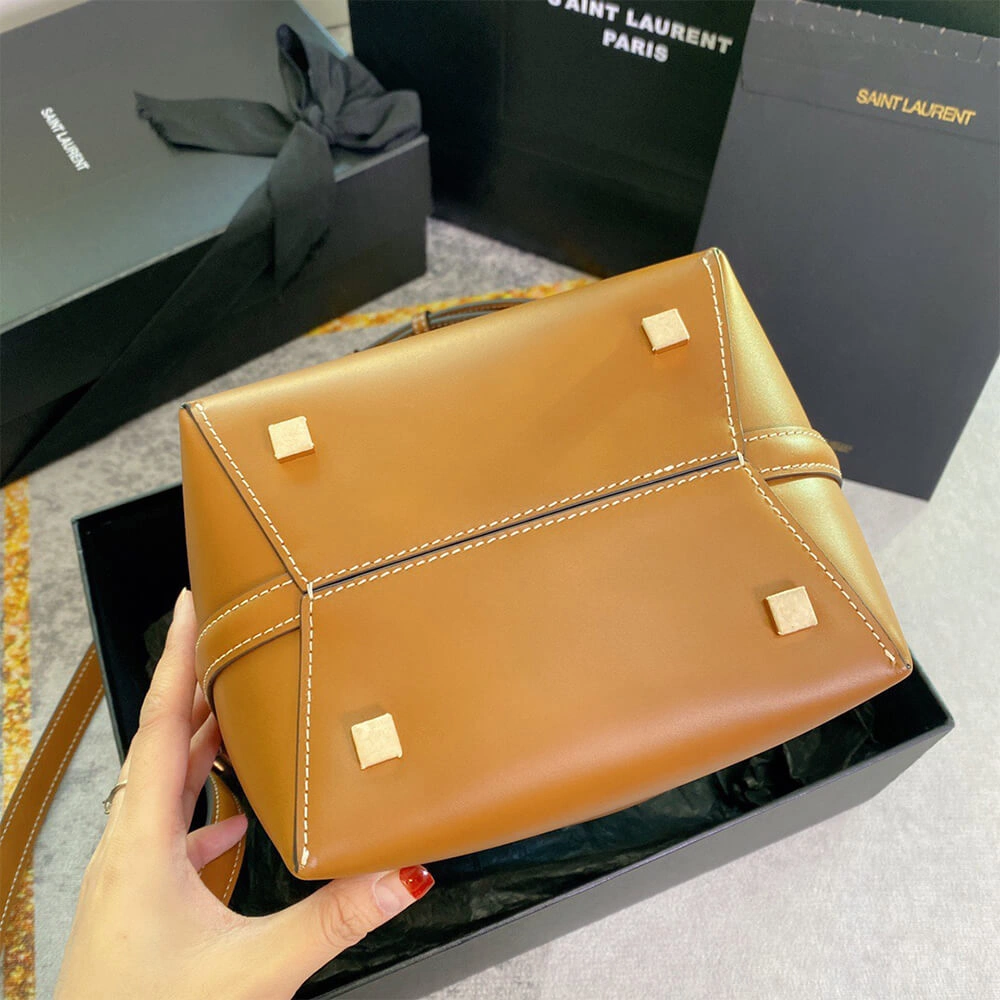 Comfortable YSL LE 37 small in shiny leather 2610