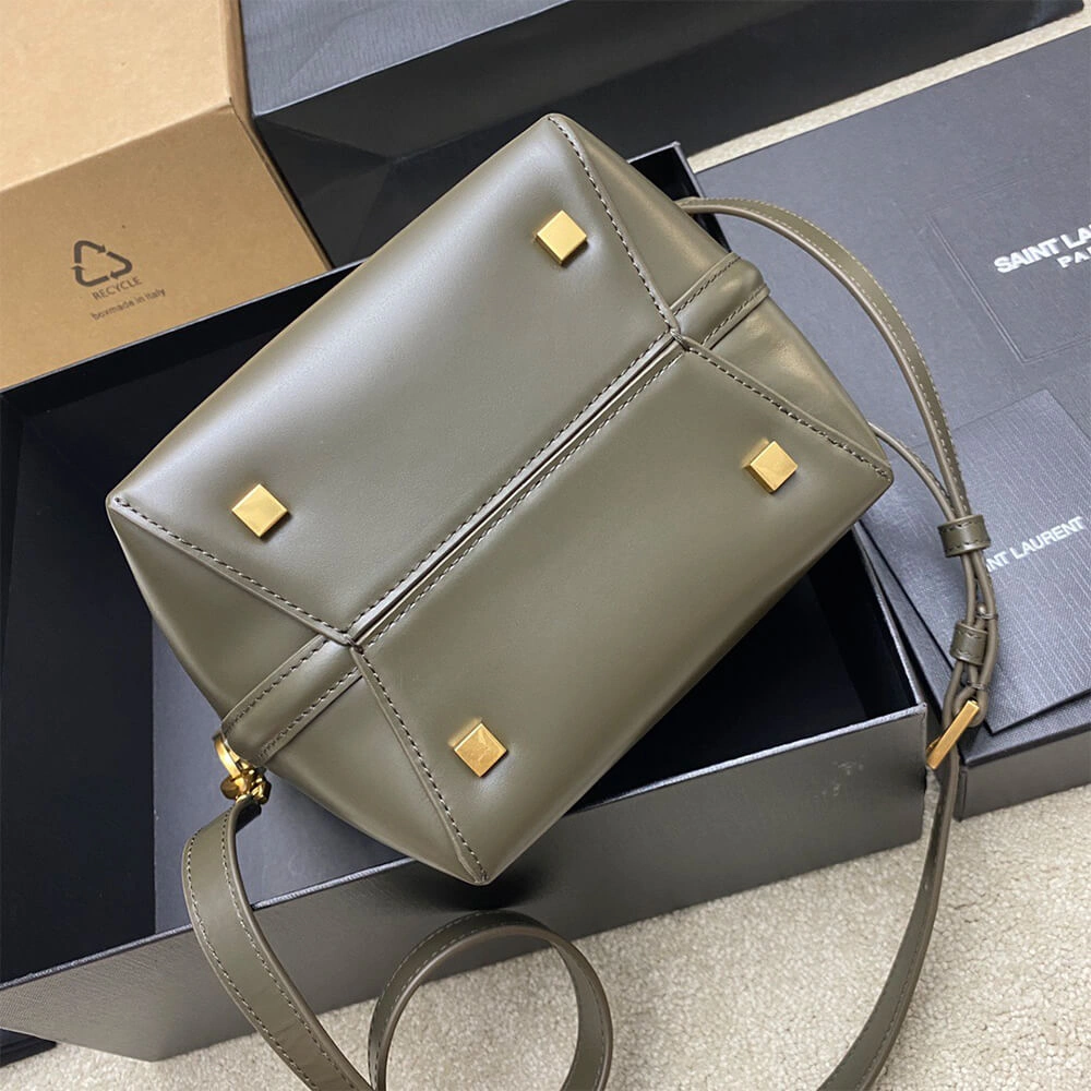 Compact YSL LE 37 small in shiny leather 2641