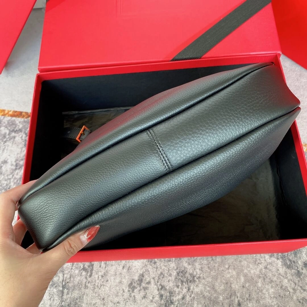 NewStyle YSL PARIS VII small hobo in grained leather 2779