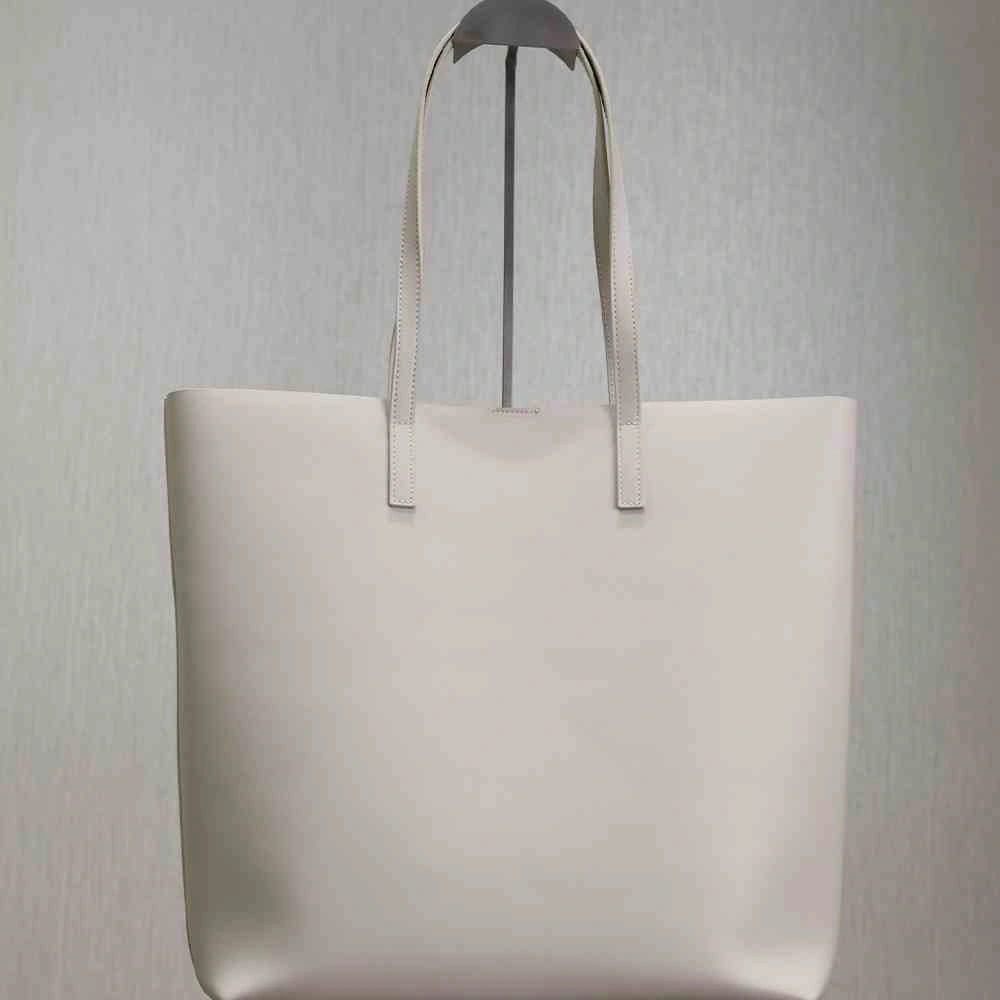 Versatile YSL SHOPPING SAINT LAURENT IN LEATHER 2598