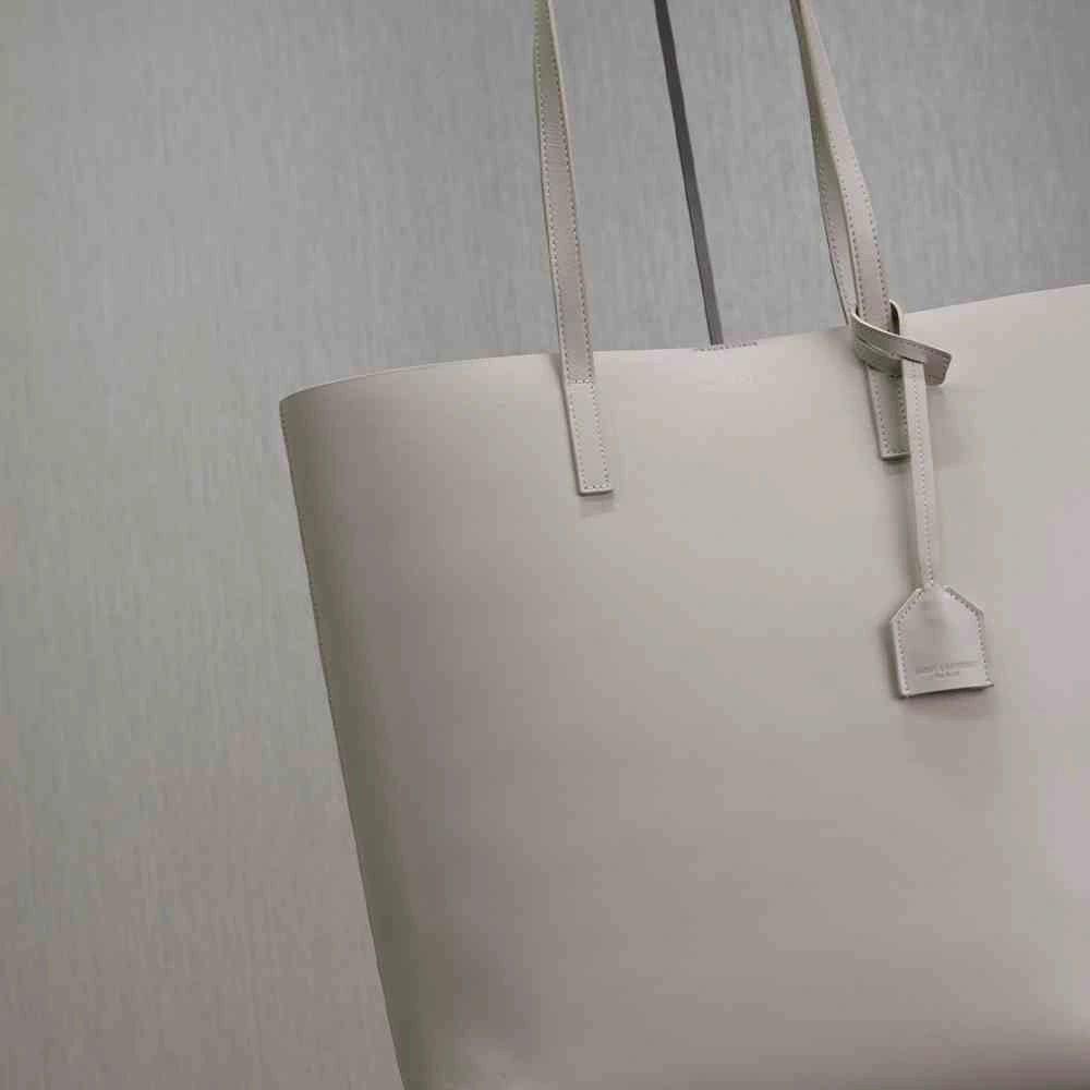 Versatile YSL SHOPPING SAINT LAURENT IN LEATHER 2598