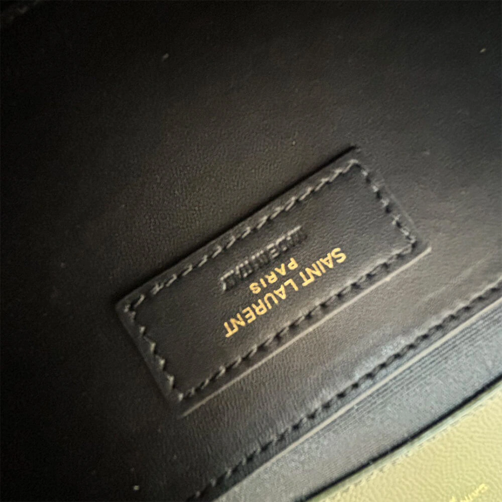 YSL envelope medium in grained leather TravelReady 2731