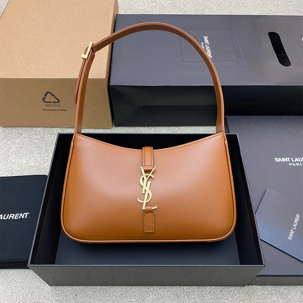 YSL le 5 a 7 in smooth leather Compact 2603