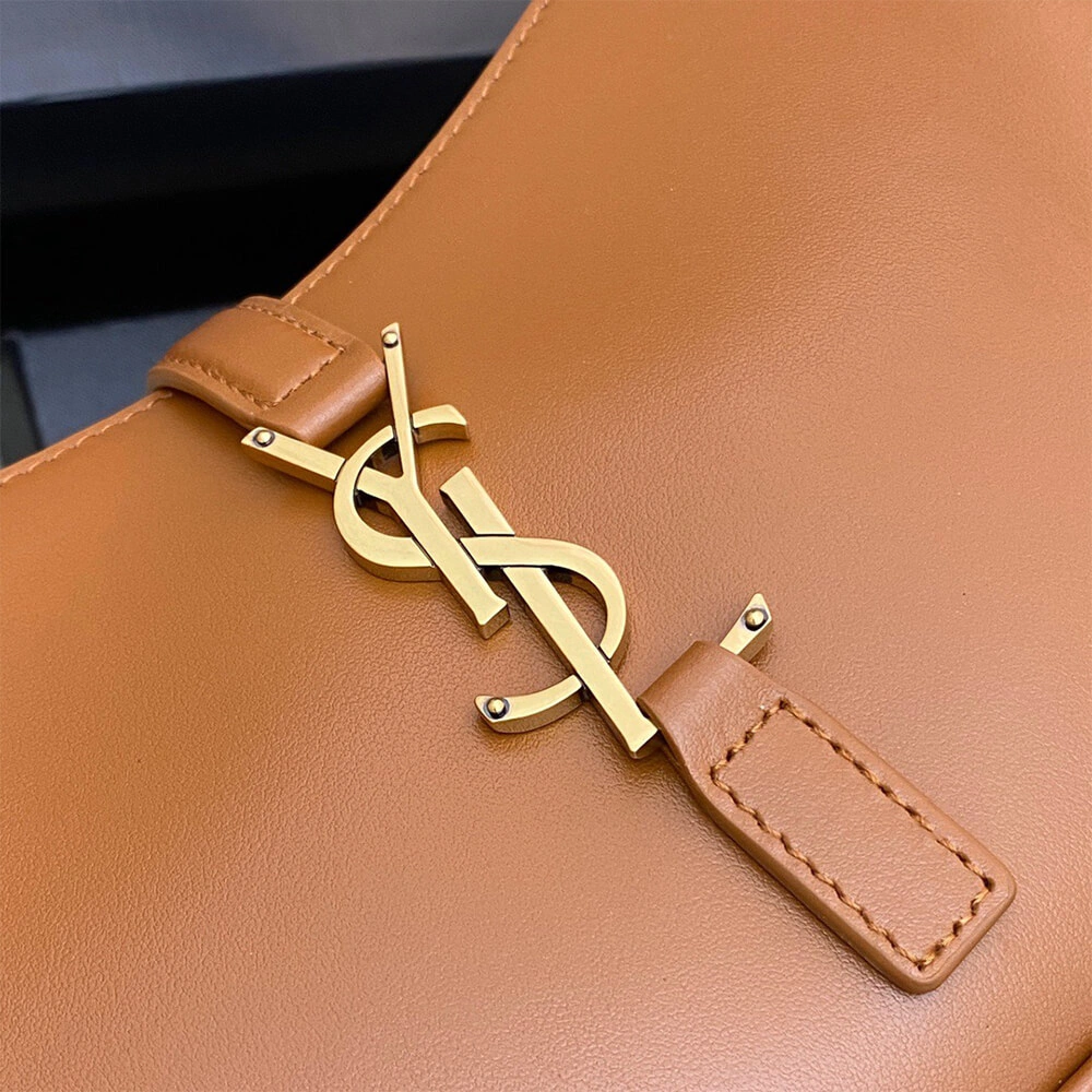YSL le 5 a 7 in smooth leather Compact 2603