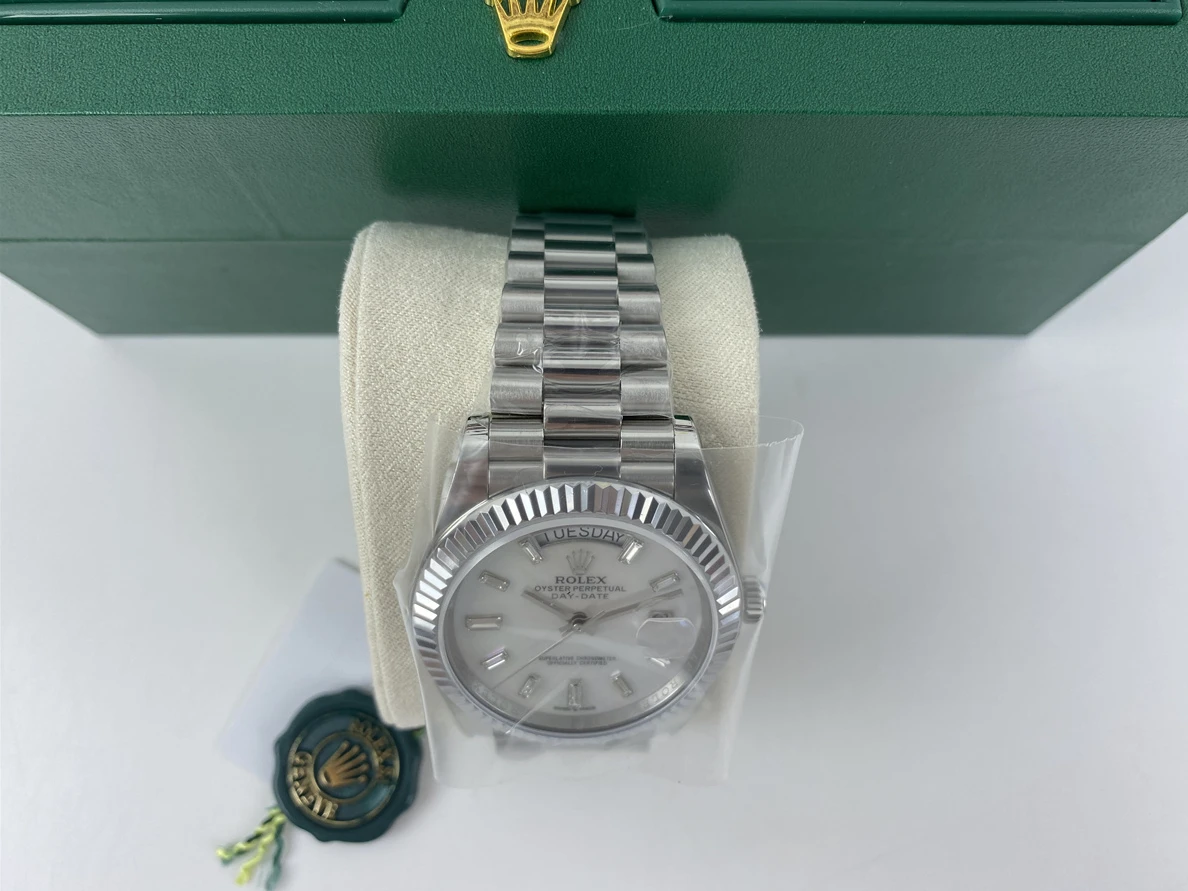 1076 Rolex White Gold (40mm) WellDesigned 339