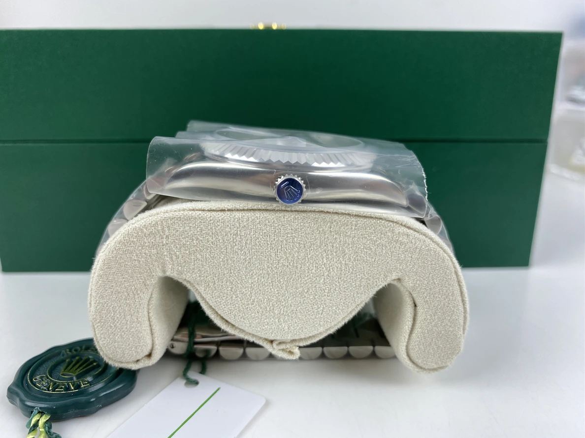 1076 Rolex White Gold (40mm) WellDesigned 339
