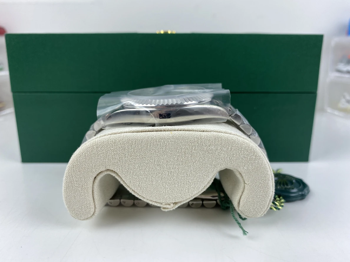 1076 Rolex White Gold (40mm) WellDesigned 339