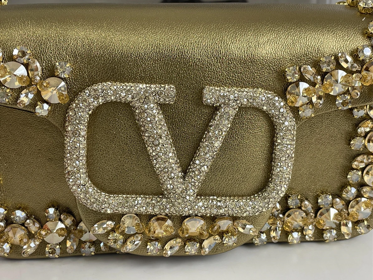 1078 Valentino Garavani Mini Loco Crystal Gold bag (19 x 10.5 x 5 cm) UrbanStyle 249