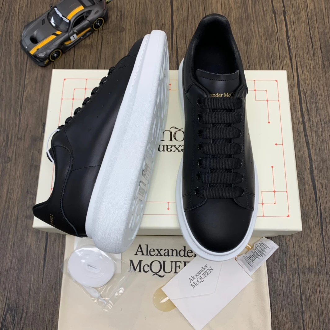 1176 McQuen Black White Sole 553680WHGP SmartChoice 1414
