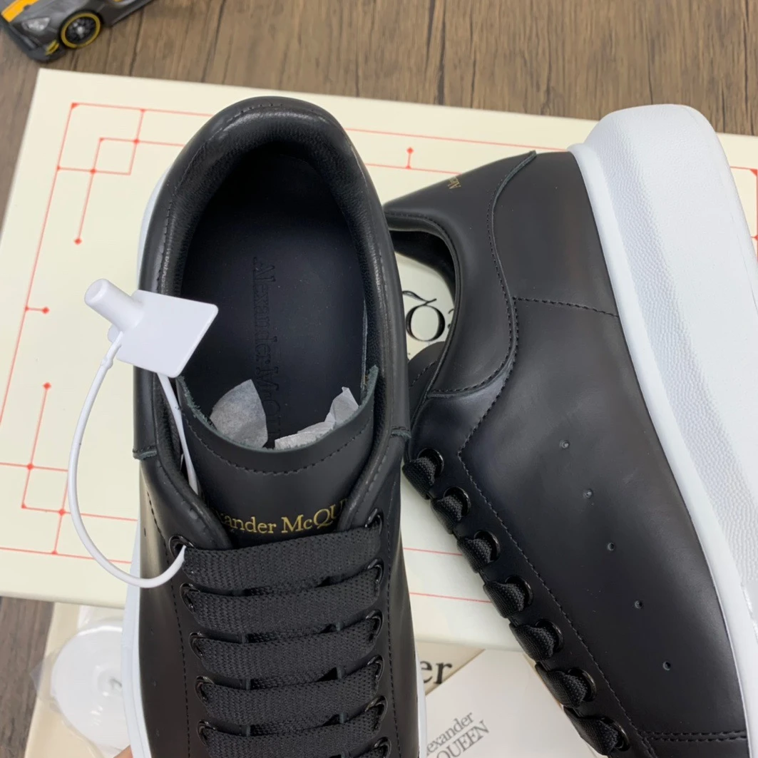 1176 McQuen Black White Sole 553680WHGP SmartChoice 1414