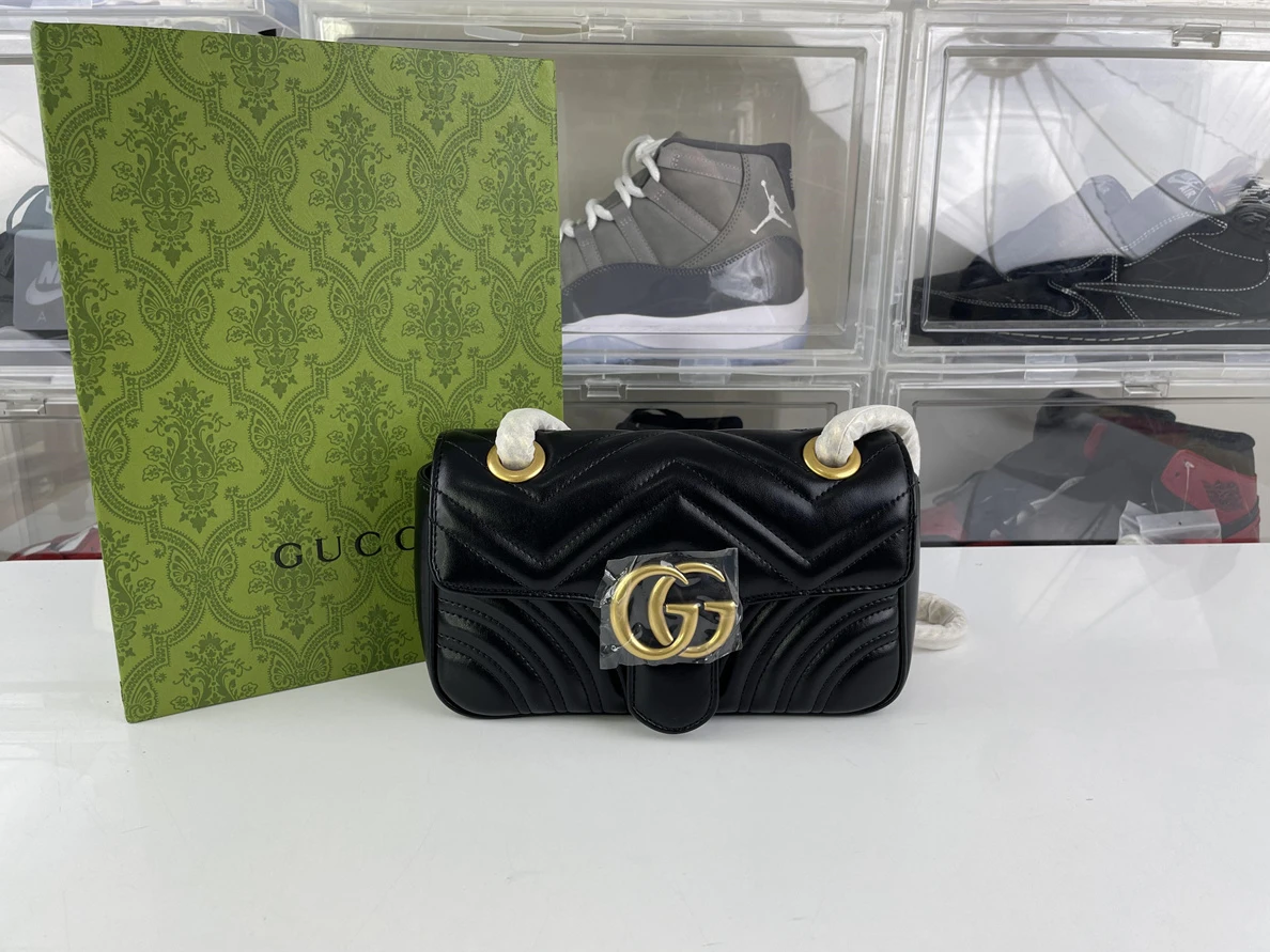 1457 GUCCI Black Marmont bag, (with soft real leather) , 18 x 15 x8 cm EasyMatch 84