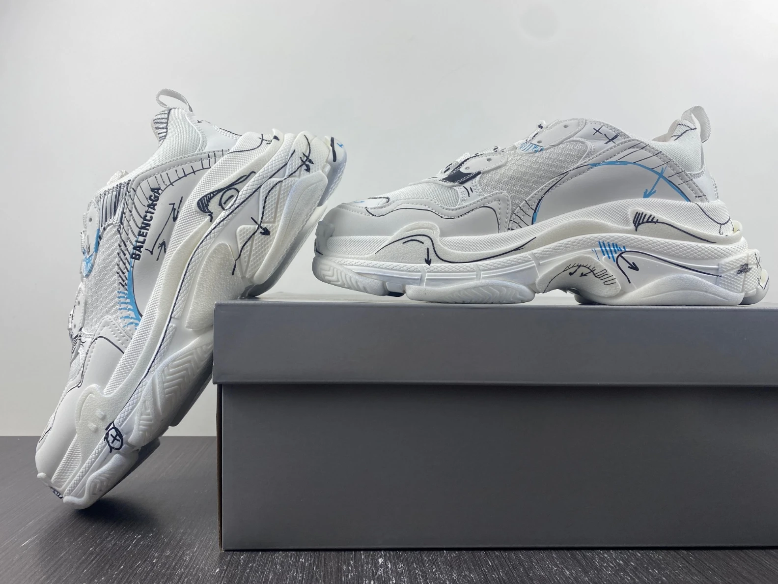 2147 BALENCIAGA 536737W3SRB DailyWear 3313