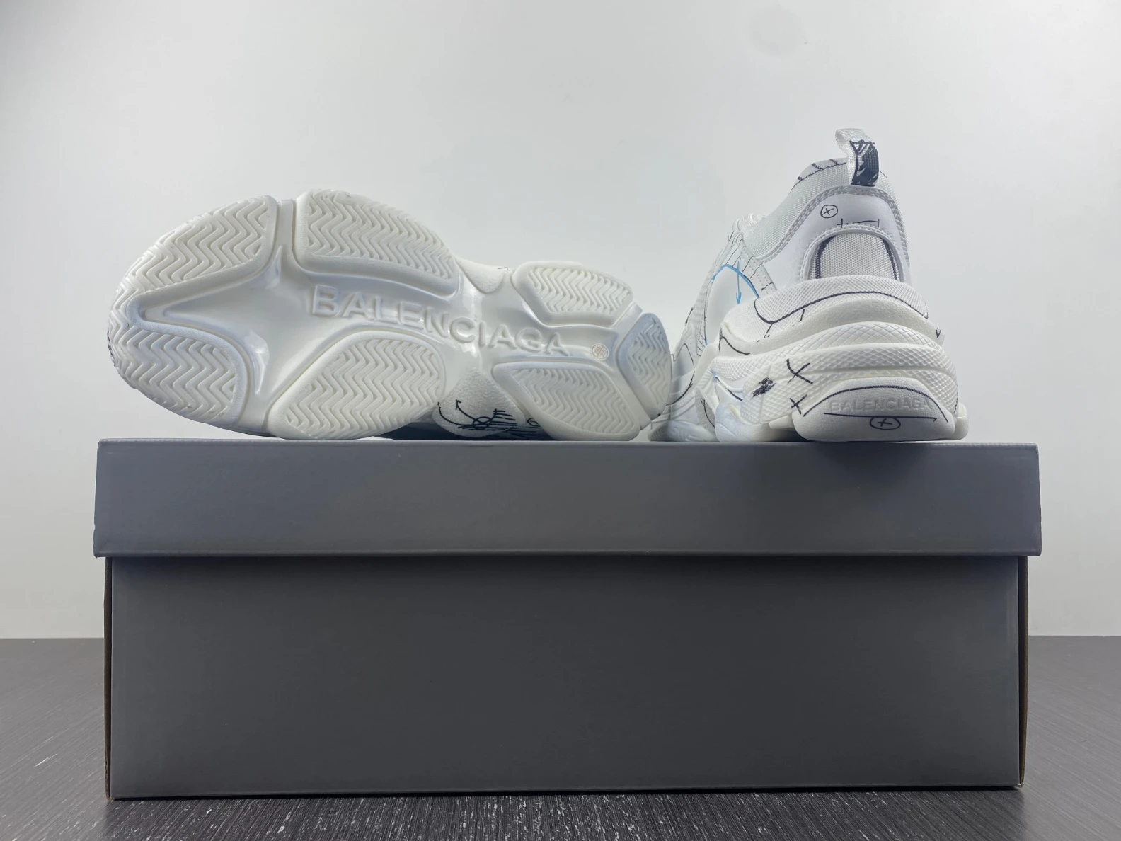 2147 BALENCIAGA 536737W3SRB DailyWear 3313