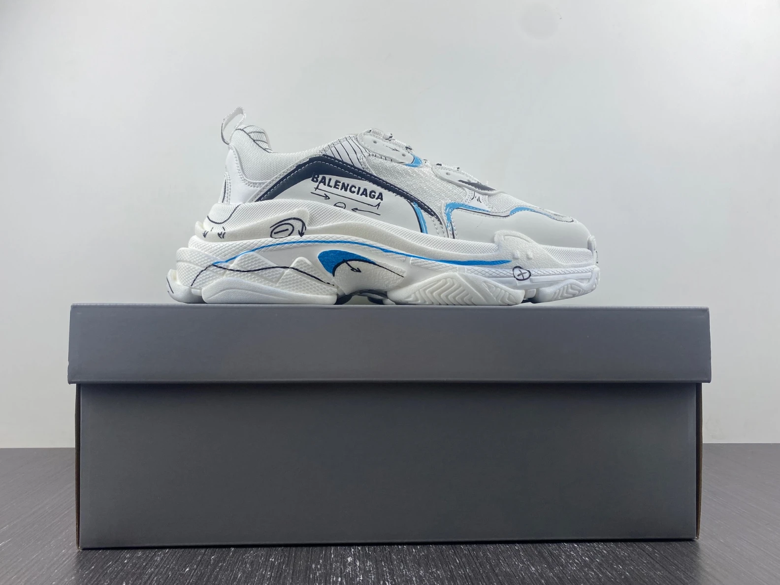 2147 BALENCIAGA 536737W3SRB DailyWear 3313
