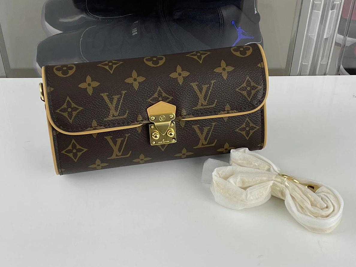 2657 LV Pochette camille hanging bag (20.5 x 11 x 6 cm) SportInspired 172