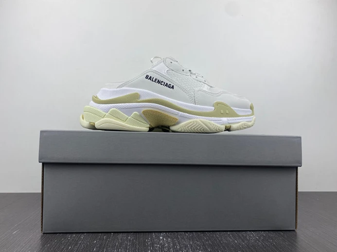 2805 BALENCIAGA TRIPLE S 755686 W3SM2 StreetReady 3315