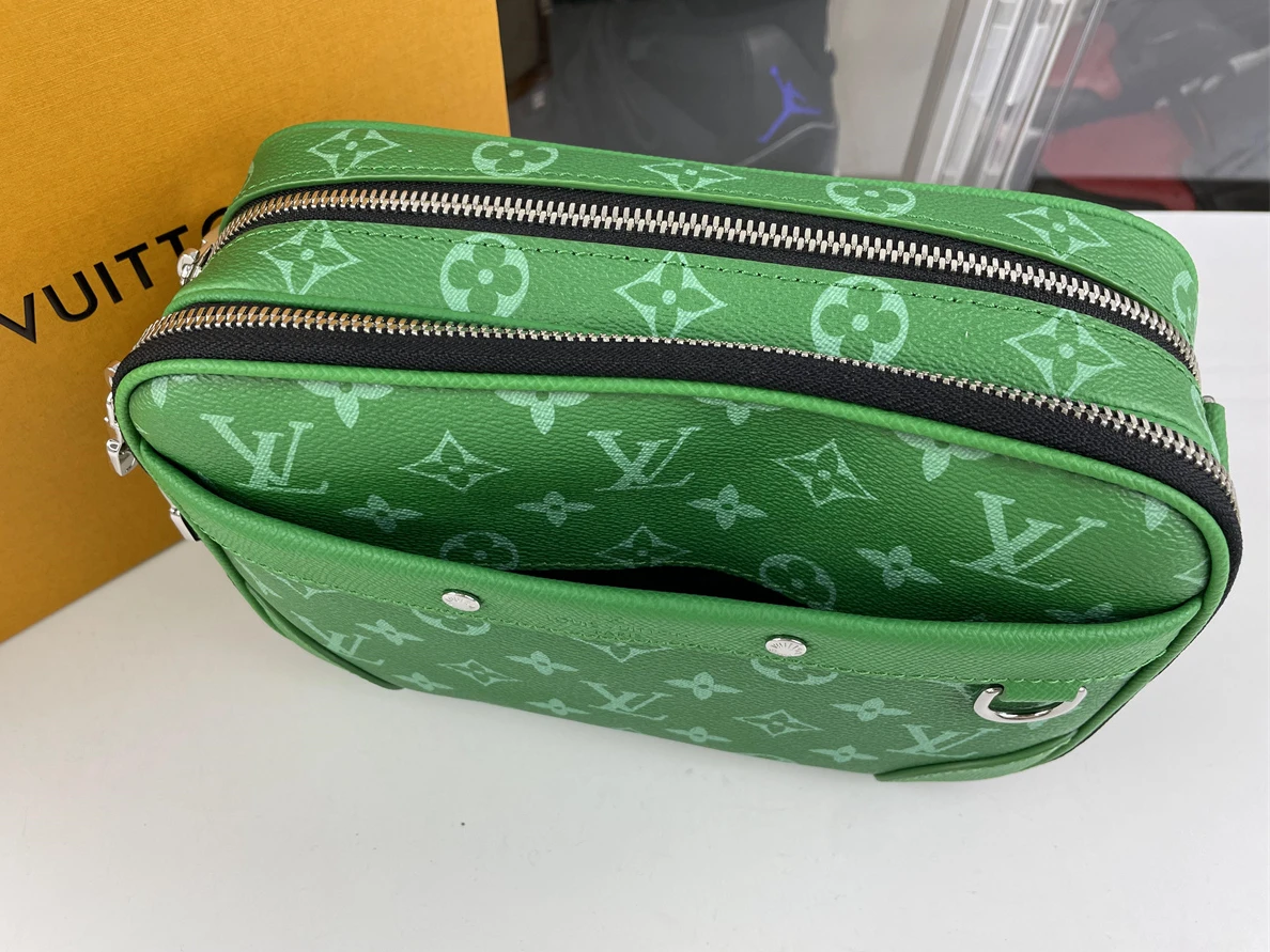 3138 LV hang bag Monogram Green ( 24 x 16 x 8cm) NewStyle 267