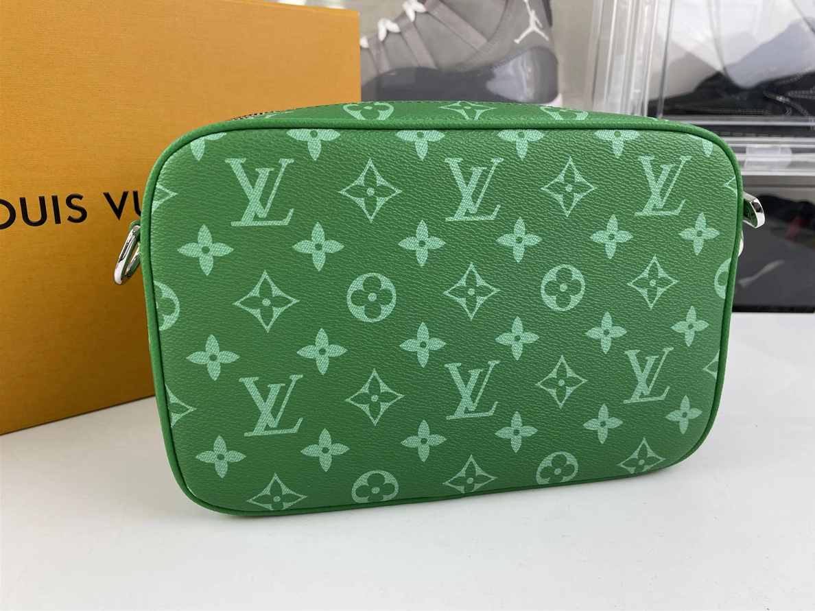 3138 LV hang bag Monogram Green ( 24 x 16 x 8cm) NewStyle 267