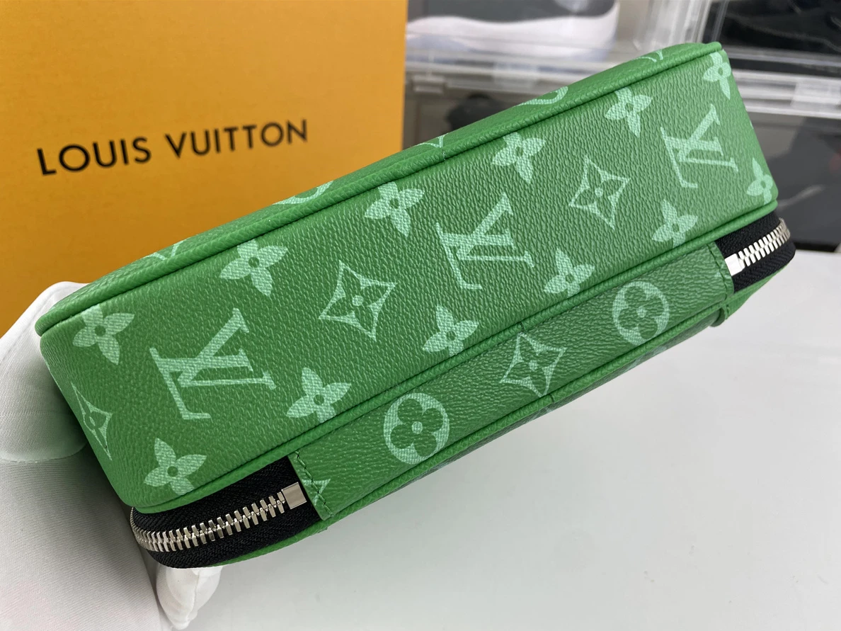 3138 LV hang bag Monogram Green ( 24 x 16 x 8cm) NewStyle 267