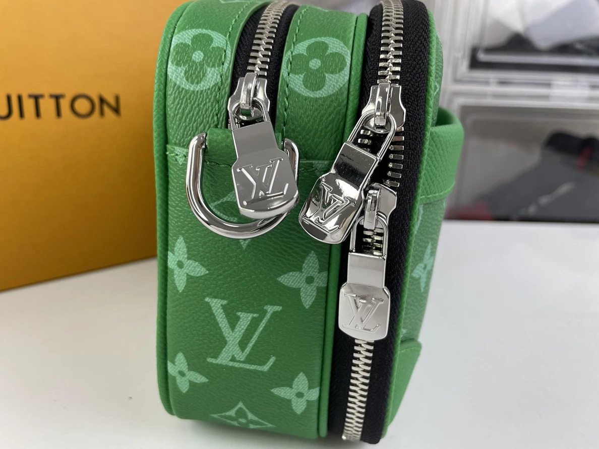 3138 LV hang bag Monogram Green ( 24 x 16 x 8cm) NewStyle 267