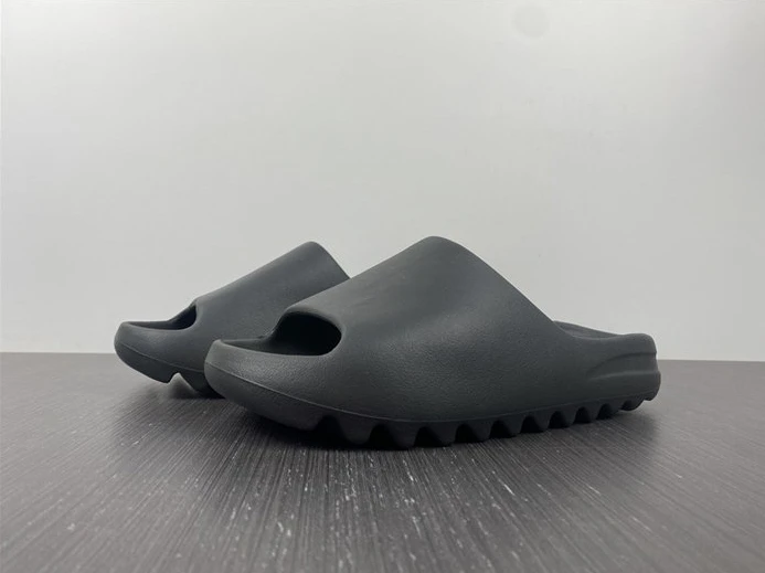 3467 Adidas Yeezy Slide Onyx HQ Trendy 3037