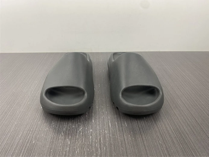 3467 Adidas Yeezy Slide Onyx HQ Trendy 3037