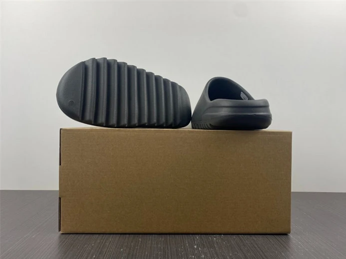 3467 Adidas Yeezy Slide Onyx HQ Trendy 3037