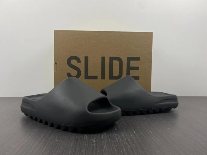 3467 Adidas Yeezy Slide Onyx HQ Trendy 3037