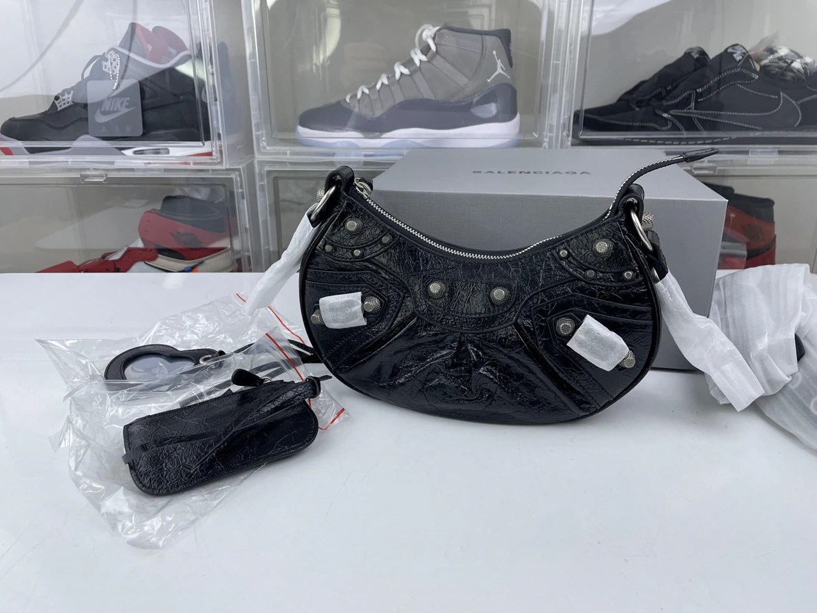 3953 Balenciaga Le Cagole (26 or 33 cm) ModernLook 276
