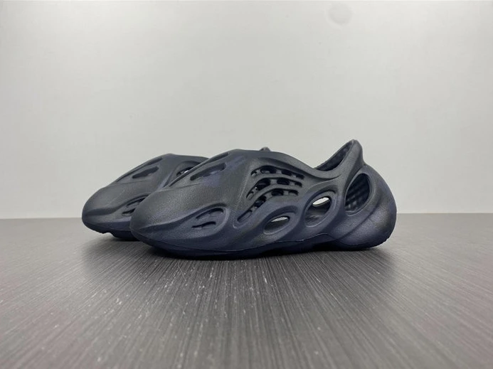 4011 ADIDAS YEEZY Foam RNNR Mineral Blue GV DailyWear 2870