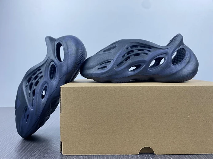 4011 ADIDAS YEEZY Foam RNNR Mineral Blue GV DailyWear 2870