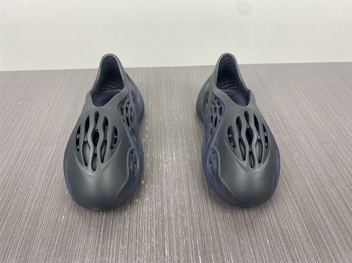 4011 ADIDAS YEEZY Foam RNNR Mineral Blue GV DailyWear 2870
