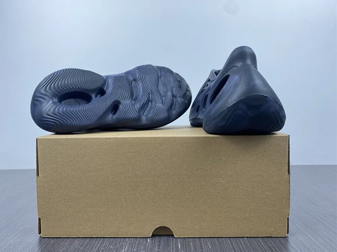 4011 ADIDAS YEEZY Foam RNNR Mineral Blue GV DailyWear 2870