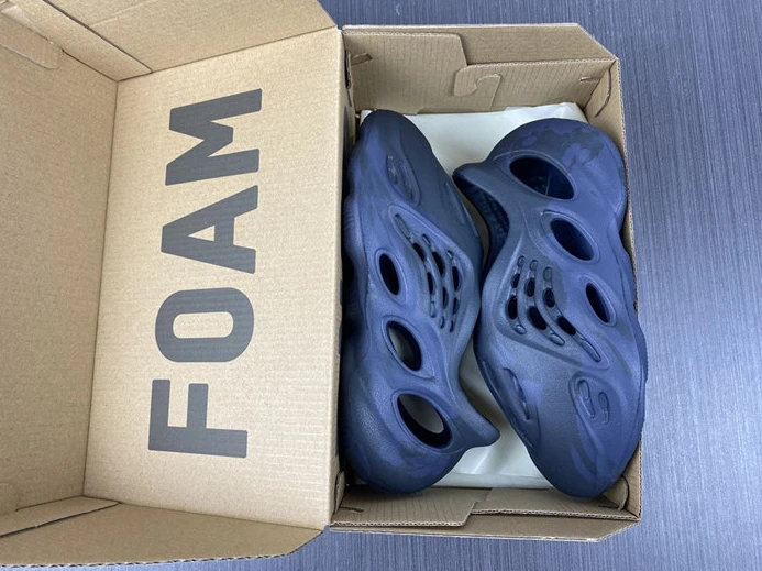4011 ADIDAS YEEZY Foam RNNR Mineral Blue GV DailyWear 2870