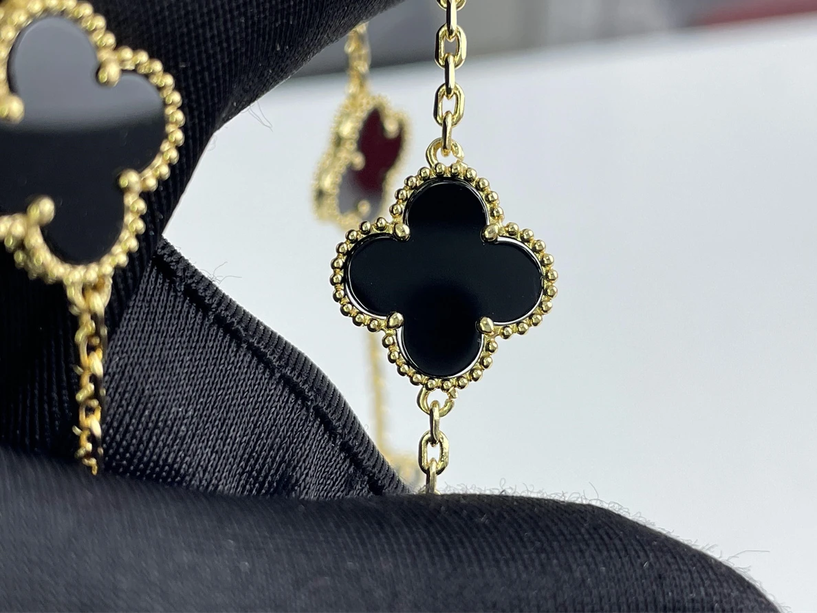 4141 Alhumbra Vintage Necklaces Cleef & Arpels Trendy 129