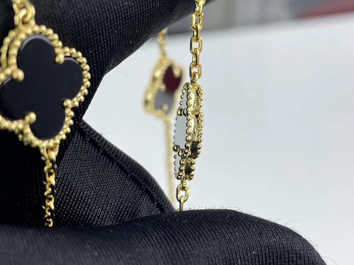 4141 Alhumbra Vintage Necklaces Cleef & Arpels Trendy 129