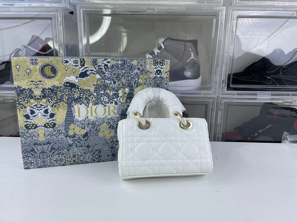 476 DIOR Lady D-Joy small size Cream white bag  ( 22 X 12 x 6 cm) NewStyle 237