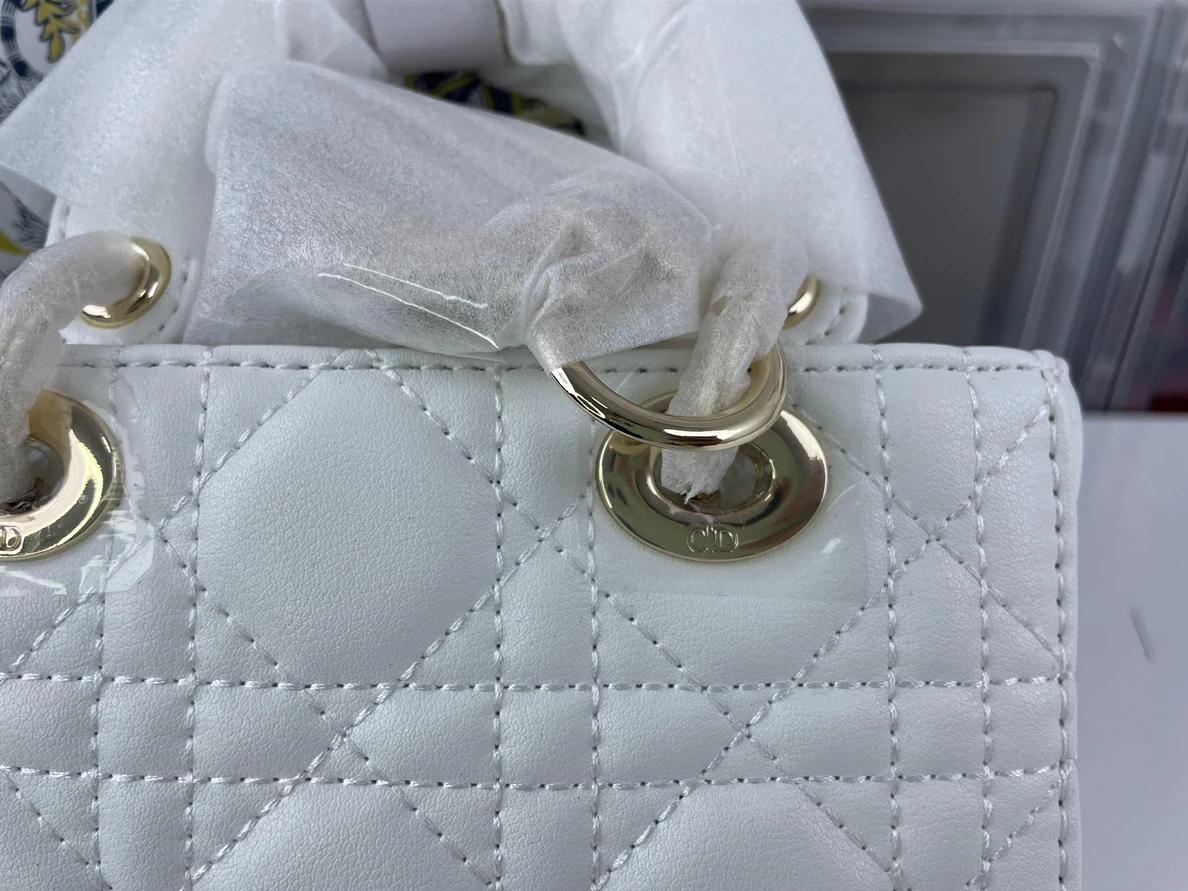 476 DIOR Lady D-Joy small size Cream white bag  ( 22 X 12 x 6 cm) NewStyle 237