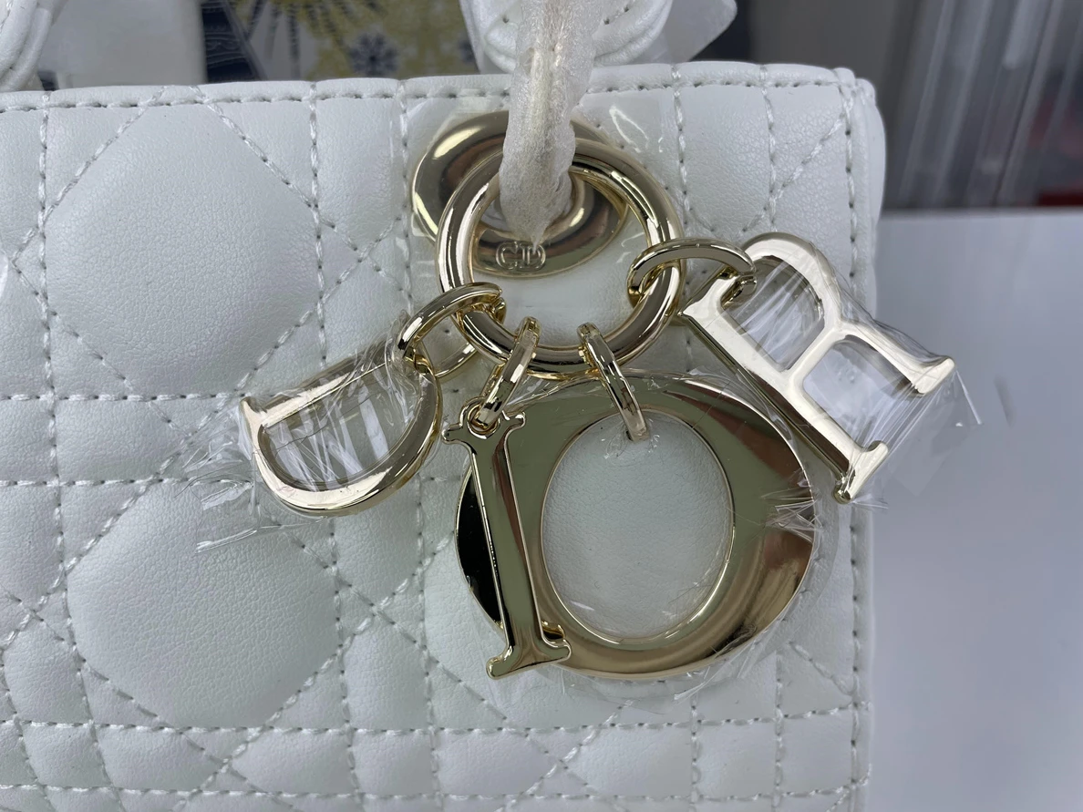 476 DIOR Lady D-Joy small size Cream white bag  ( 22 X 12 x 6 cm) NewStyle 237