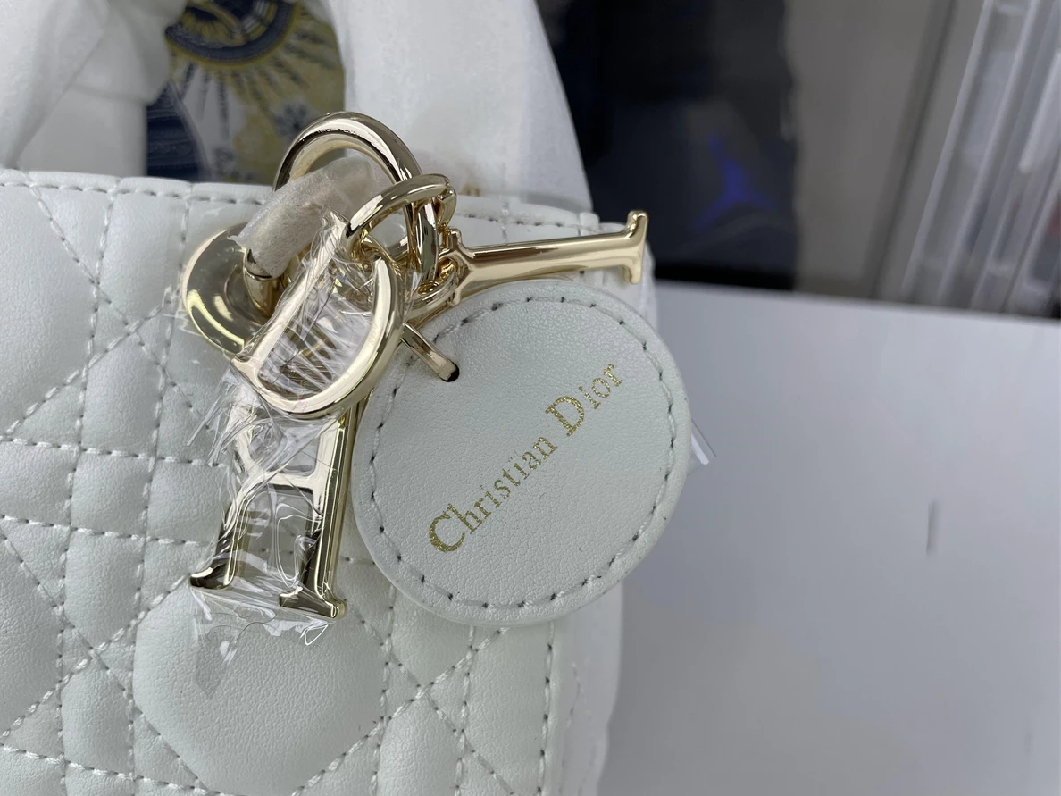 476 DIOR Lady D-Joy small size Cream white bag  ( 22 X 12 x 6 cm) NewStyle 237
