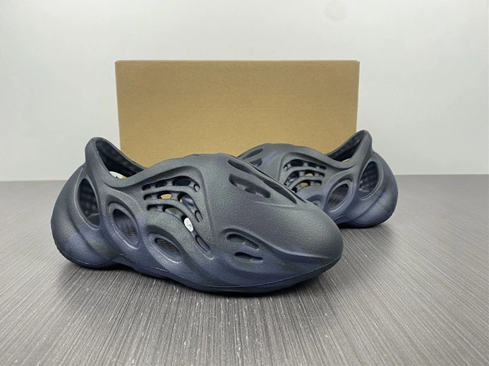 5063 adidas Yeezy Foam RNNR Mineral Blue GX WellDesigned 2841
