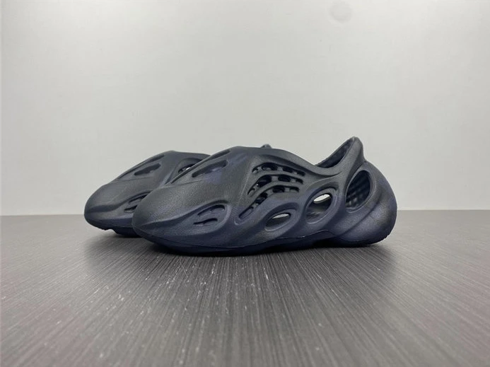 5063 adidas Yeezy Foam RNNR Mineral Blue GX WellDesigned 2841