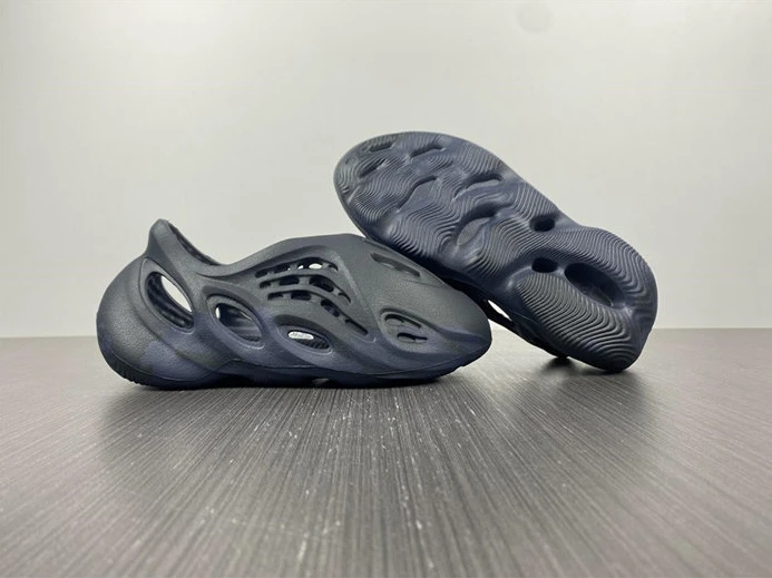 5063 adidas Yeezy Foam RNNR Mineral Blue GX WellDesigned 2841