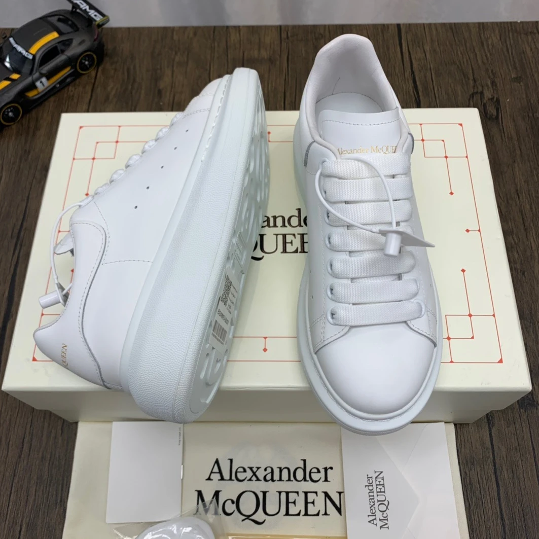 559 McQuen White 553680WHGP TopPick 1409