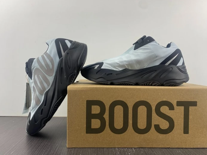 5934 adidas Yeezy Boost 700 MNVN Blue Tint GZ Trendy 3019