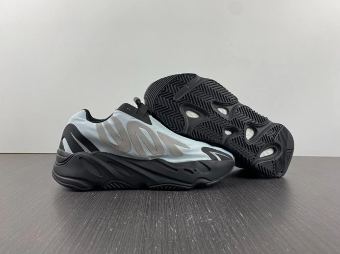 5934 adidas Yeezy Boost 700 MNVN Blue Tint GZ Trendy 3019