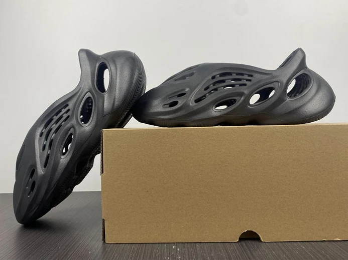 6112 ADIDAS YEEZY Foam RNR Onyx HP Trendy 2863