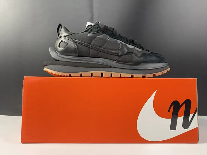 6115 Nike Vaporwaffle sacai Black Gum DD1875- UrbanStyle 2710