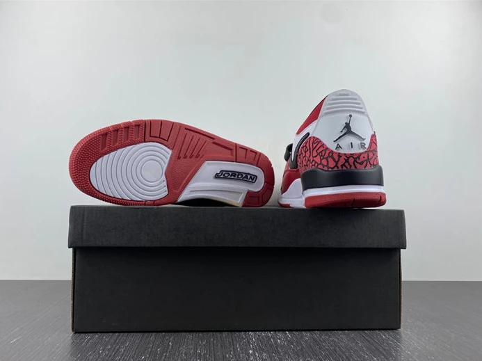 6190 Jordan Legacy 312 Low Chicago Red. CD7069-116. WellDesigned 387